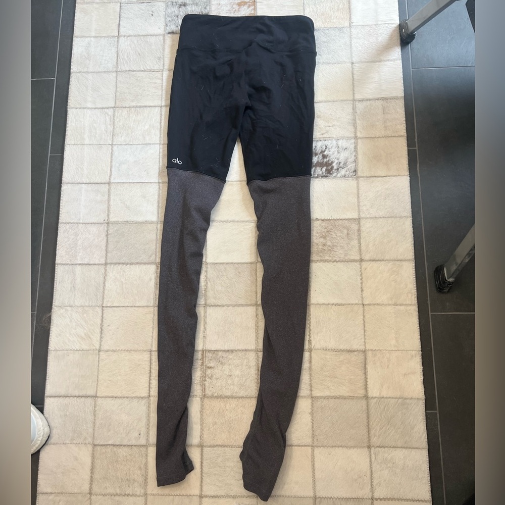 2 Alo ballet leggings
